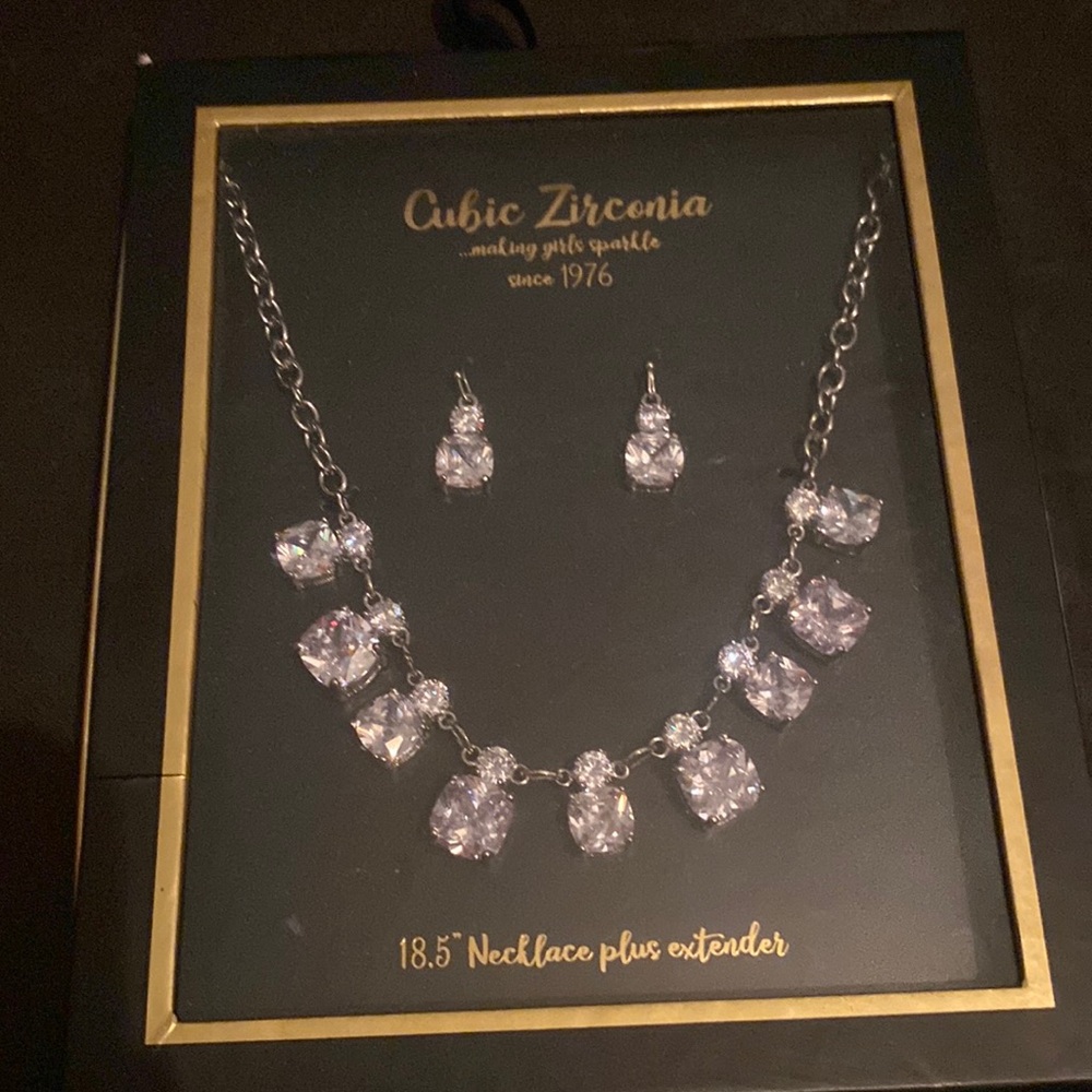 Cubic zirconia 18.5